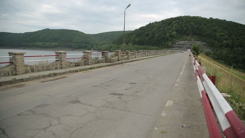 Beautyfull landscape shot of a road side village in the valley .